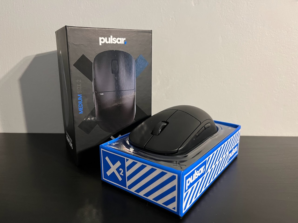 Pulsar X2 Wireless - Opakowanie, stand dla myszki